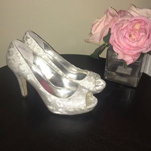 Super elegant and fun peep toe pump